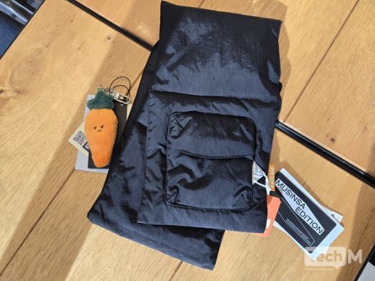 기자가 구매한 패딩 목도리 / 사진=배수현 기자