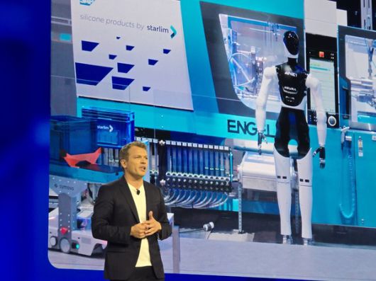 21일(현지시간) 미국 플로리다 올랜도에서 열린 연례 콘퍼런스 'SAP 사파이어 2025'에서 필립 헤르치히 SAP 최고기술책임자(CTO) 겸 최고 AI 책임자(CAIO)가 피지컬 AI 전략에 대해 설명하고 있다. /사진=남도영 기자