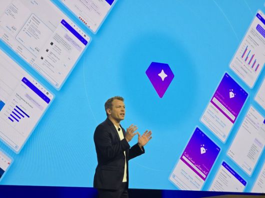 20일(현지시간) 미국 플로리다 올랜도에서 열린 \'SAP 사파이어 2025\' 행사에서 필립 헤르치히 SAP 최고기술책임자(CTO)겸 최고 AI 책임자(CAIO)가 쥴 에이전트에 대해 소개하고 있다. /사진=남도영 기자