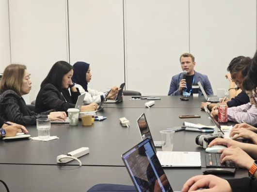 19일(현지시간) 미국 플로리다 올랜도에서 열린 연례 콘퍼런스 'SAP 사파이어 2025' 행사에서 아태지역 기자들과 만난 필립 헤르치히 SAP 최고기술책임자(CTO) 겸 최고 AI 책임자(CAIO)가 기자들의 질문에 답하고 있다. /사진=남도영 기자