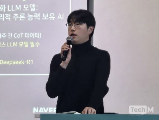 하정우 네이버클라우드 AI 이노베이션 센터장이 소버린 AI에 대해 설명하고 있다 / 사진=배수현 기자