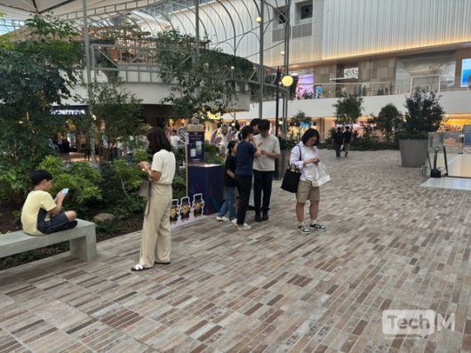 더현대 서울 '포켓몬 고' 오프라인 이벤트를 방문한 관람객들이 이벤트를 즐기고 있다. / 사진=조성준 기자