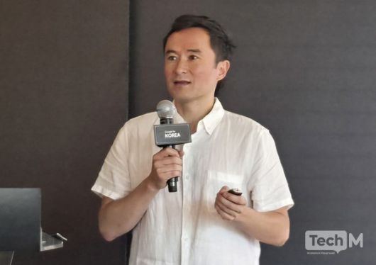 사이먼 토쿠미네(Simon Tokumine) 구글 랩스 디렉터가 구글의 AI 서비스를 설명하고 있다 / 사진=배수현 기자