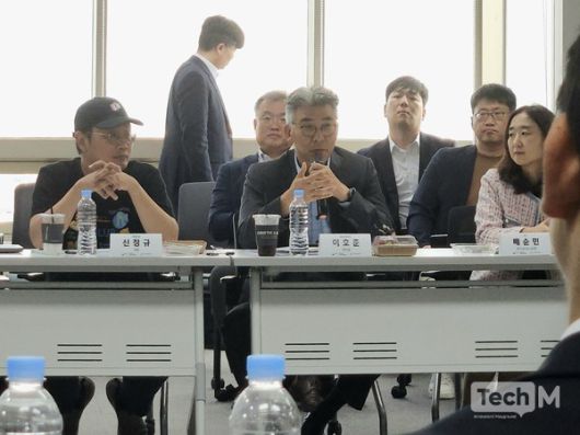 8일 이호준 삼성SDS 부사장이 한국인공지능·소프트웨어산업협회(KOSA)에서 열린 '기업인들과 함께하는 AI 3대 강국 조기 실현 현장 간담회'에 참석해 현장 목소리를 정부에 전하고 있다. /사진=임경호 기자