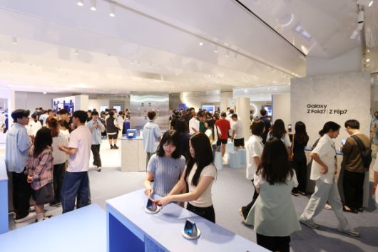 삼성전자는 8월10일까지 서울 영등포구 현대백화점 더현대 서울에서 '갤럭시 스튜디오'를 운영한다/사진=삼성전자 제공
