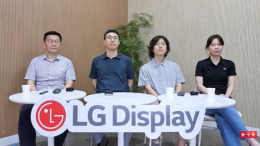 이희동 설계AI팀장, 이영주 제조AI실장, 김도현 EA팀 책임, 안보슬 R&D DX팀 책임(사진 왼쪽부터)/사진=LG디스플레이 유튜브