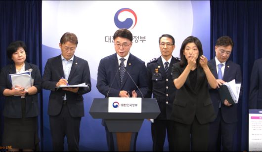 류제명 과기정통부 제2차관(사진 가운데)/사진=정부 e브리핑 시스템