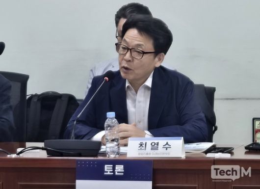 최열수 창업진흥원 미래비전본부장이 AI 스타트업 발전 방안에 대해 소개하고 있다 / 사진=배수현 기자