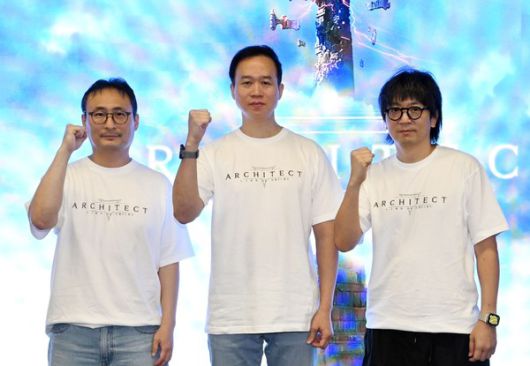 김민규 드림에이지 사업실장(왼쪽부터), 박범진 아쿠아트리 대표, 정우용 드림에이지 대표가 \'아키텍트: 랜드 오브 엑자일\' 출시를 앞두고 진행된 미디어 시연회에 참석해 게임의 성공을 다짐하고 있다. / 사진=드림에이지 제공