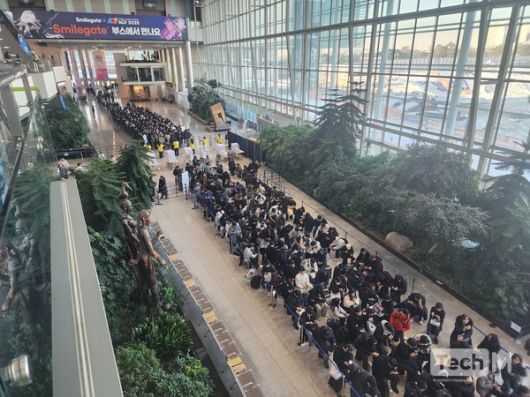 5일 일산 킨텍스에서 열리는 'AGF 2025'에 입장하기 위해 관람객들이 대기하고 있다. / 사진=조성준 기자