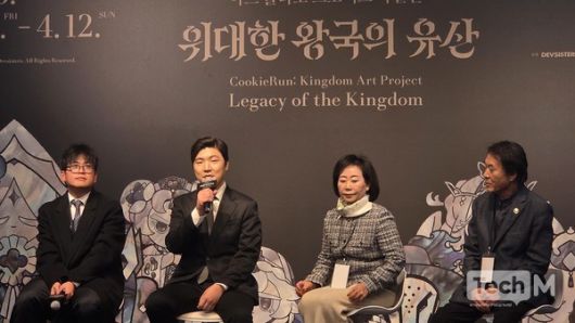 정기완 데브시스터즈 마케팅 전략사업팀장(왼쪽부터), 조길현 데브시스터즈 대표, 최정인 서울특별시 무형유산 자수장 보유자, 손대현 대한민국 나전칠기 명장1호가 22일 서울 인사동 아라아트센터에서 열린 '쿠키런: 킹덤 아트 컬래버레이션 프로젝트 특별전-위대한 왕국의 유산' 언론공개회에서 모두발언을 하고 있다. /사진=편지수 기자