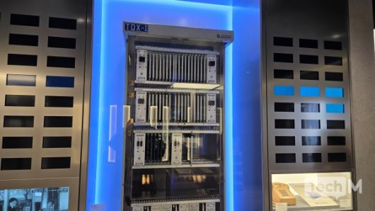 KT 온마루에 전시한 국내 첫 전자식 자동교환기 'TDX-1'/사진=윤상호 기자