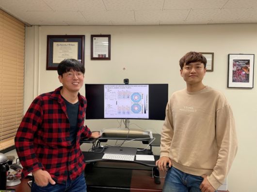 KAIST 김재경 교수(공동교신저자, 왼쪽)과 김대욱 박사과정(공동 제1저자) [KAIST]