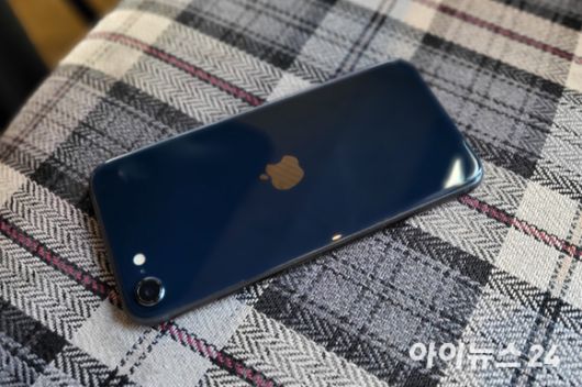 아이폰SE3 후면 모습 [사진=서민지 기자]