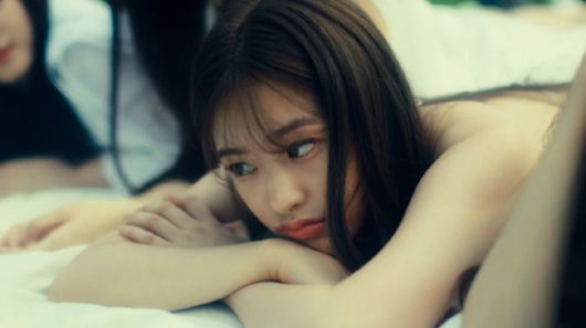 아이브의 신곡 프로모션 시작을 알리는 'I'VE SUMMER FILM' 영상이 공개돼 관심을 모으고 있다. [사진=아이브 'I'VE SUMMER FILM' 영상 캡쳐]