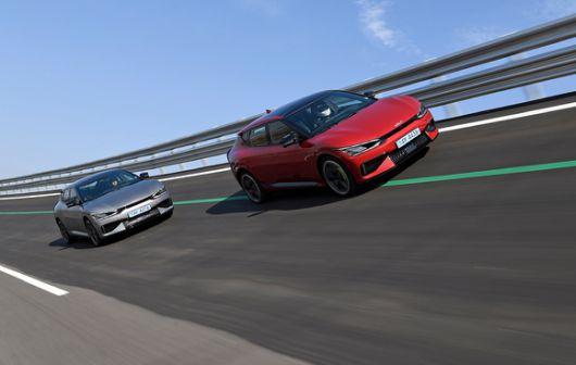 EV6-GT가 고속주회로를 주행하고 있다. [사진=기아]