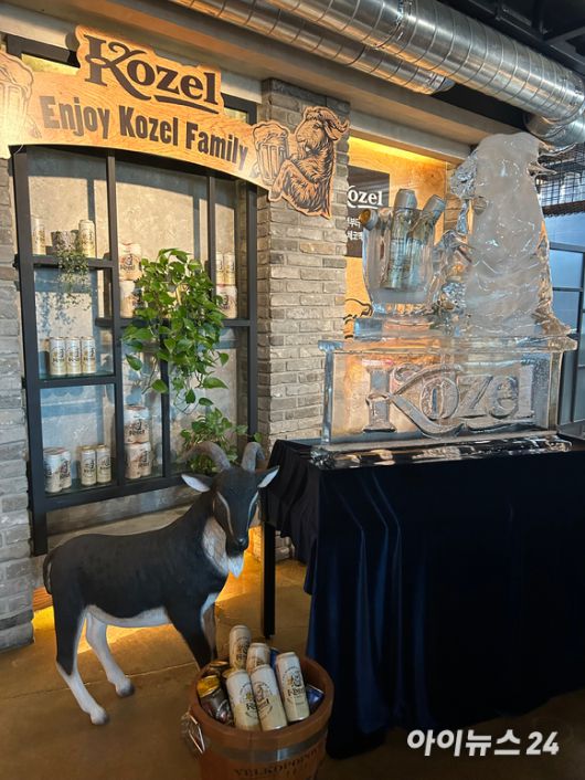 13일 체코의 유명 맥주 브랜드 코젤이 신제품 '코젤 화이트'출시를 기념하기 위해 준비한 서울 용산 이태원에서 열린 미디어 간담회. [사진=백소연 기자]