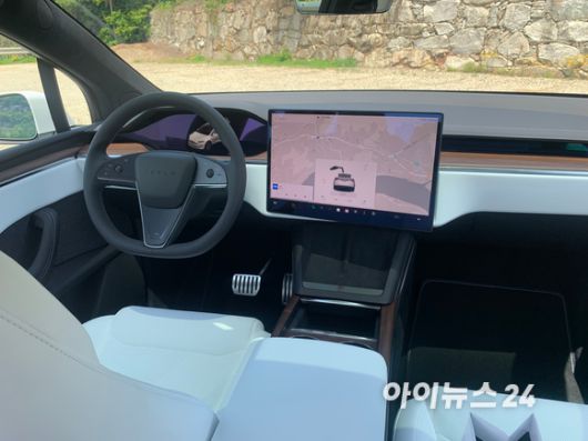 테슬라 '모델 X' 운전석 [사진=김종성 기자]