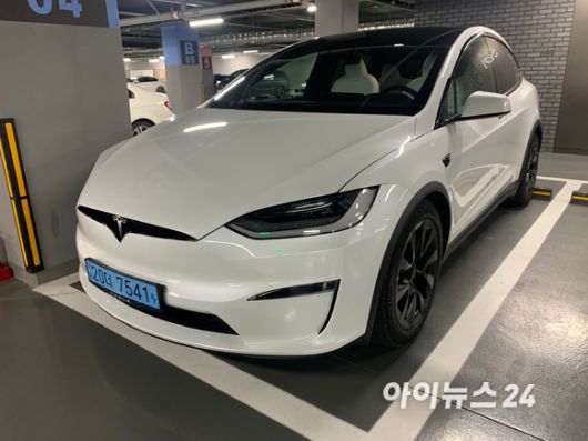테슬라 '모델 X' 정측면 [사진=김종성 기자]