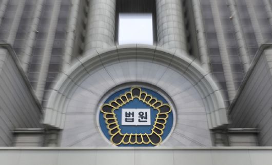 무단횡단을 하던 보행자를 미처 보지 못하고 치어 사망사고를 낸 버스 기사가 무죄를 선고받았다. 본 기사와 무관한 이미지. [사진=뉴시스]