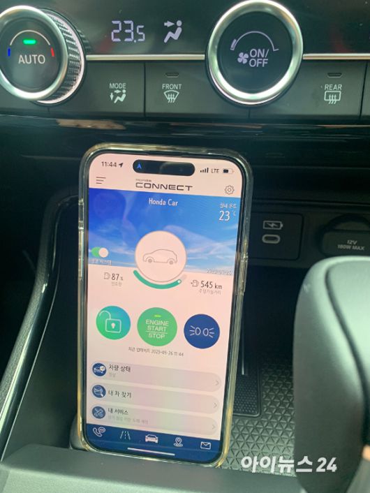 혼다 '올 뉴 CR-V 하이브리드'에 탑재된 원격 차량 관리 서비스  '혼다 커넥트(Honda Connect)'의 앱 화면. [사진=김종성 기자]