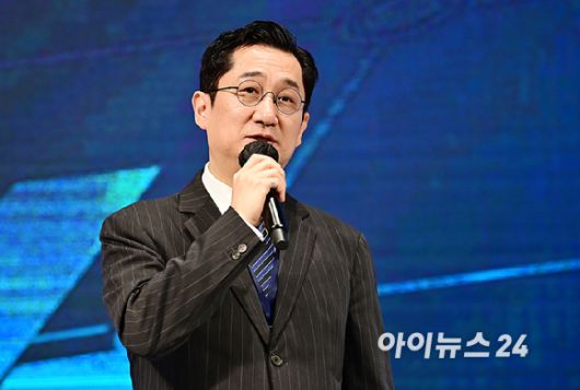 6일 서울 용산구 드래곤시티 호텔 3층 한라홀에서 열린 '아이포럼 2023'에서 유동원 유안타증권 글로벌자산배분본부장이 강연을 하고 있다. [사진=곽영래 기자]
