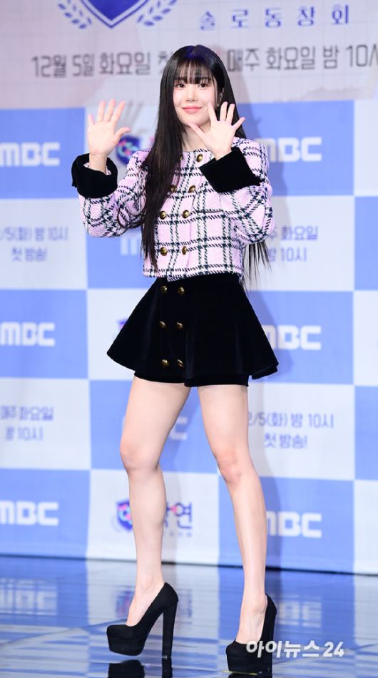 '엄청난 킬힐' 가수 권은비가 5일 오후 서울 마포구 상암동 MBC 골든마우스홀에서 열린 MBC 새 예능프로그램 '솔로동창회 학연' 제작발표회에 참석하고 있다. [사진=정소희 기자]