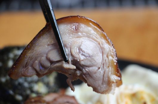 아내 명의로 족발 음식점을 운영한 공무원이 겸직 금지 규정 위반으로 견책 징계를 받고 불복해 행정소송을 냈으나 패소했다. 사진은 족발.  [사진=픽사베이]