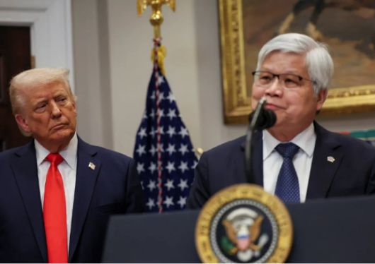 웨이 저자 TSMC 회장이 지난달 3일(현지시간) 미 워싱턴 백악관을 찾아 기자회견 발표를 하고  있다. [사진=연합뉴스]