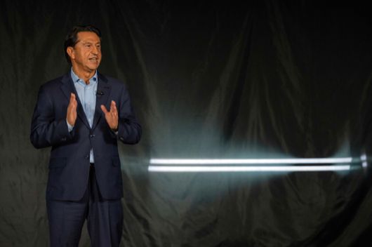 호세 무뇨스 현대차 대표이사 사장이 제네시스 '엑스 그란 이퀘이터 콘셉트'와 'GMR-001 하이퍼카 실차 디자인 모델' 공개 행사에서 환영사를 하고 있다. [사진=현대자동차]