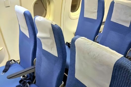 중국의 한 항공사가 '초박형 좌석'을 도입한 가운데, 전문가 사이에서는 안전성에 대한 우려가 제기됐다. 사진은 도입된 초박형 좌석. [사진=중국 SNS]