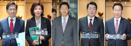 국민의힘 대선 경선 후보들이 지난 16일 서울시청을 차례로 방문해 오세훈 서울시장과 회동했다. 왼쪽부터 이날 회동을 마친 김문수 전 고용노동부 장관, 나경원 의원, 오 시장, 안철수 의원, 유정복 인천시장. [사진=연합뉴스]