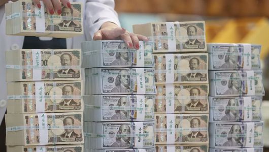 일본 금융권은 엔고·달러 약세가 길게 유지되는 것을 걱정하고 있다. 사진은 엔화와 달러. [사진=연합뉴스]