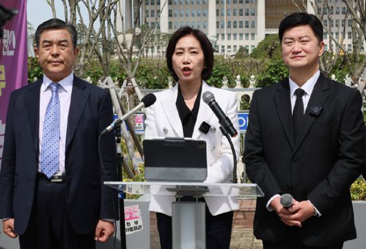 개혁신당 허은아 전 대표가 23일 서울 여의도 국회의사당 앞에서 개혁신당 탈당 선언 기자회견을 하고 있다. 2025.4.23 [사진=연합뉴스]