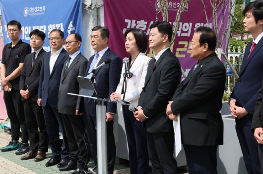 개혁신당 허은아 전 대표가 23일 서울 여의도 국회의사당 앞에서 개혁신당 탈당 선언 기자회견을 하고 있다. 2025.4.23 [사진=연합뉴스]