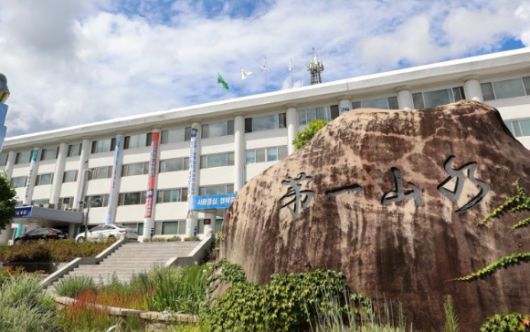 군 관계자는 세계일보에 "인제는 청정 이미지를 강조하고 있는데 신뢰가 무너지고 있는 백 대표의 요즘 모습을 보면 저희와 맞지 않겠다는 생각이다. 비난을 감수하면서까지 같이 할 이유는 없다"고 단호히 말했다. 사진은 인제군청 전경. [사진=인제군]