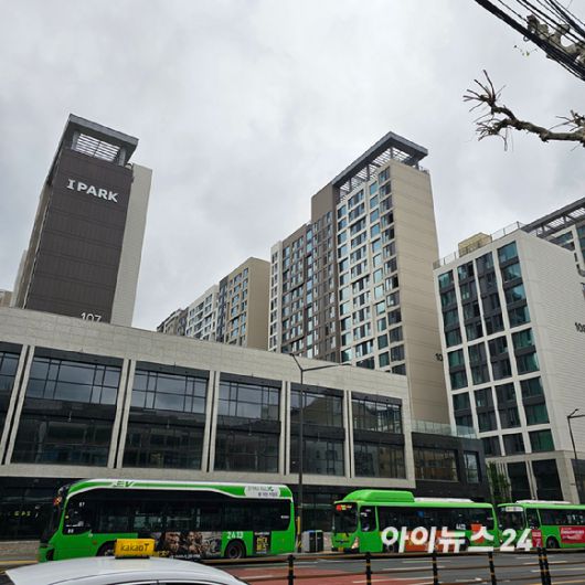 디에이치퍼스티어아이파크 아파트 및 상가 전경 2025.04 [사진=이효정 기자 ]