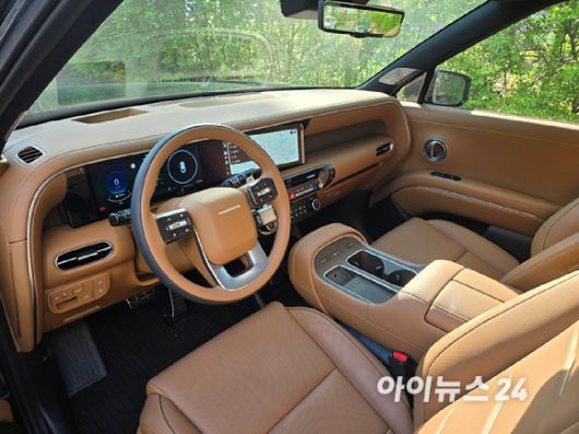 현대차 '디 올 뉴 팰리세이드' 하이브리드 7인승 모델 1열 인테리어. [사진=김종성 기자]