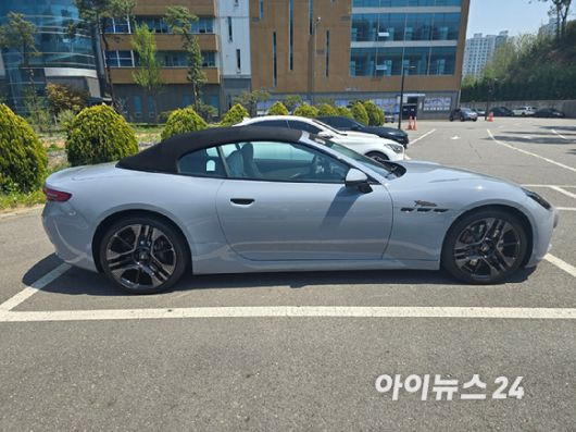 마세라티 '그란카브리오 폴고레' 측면. [사진=김종성 기자]