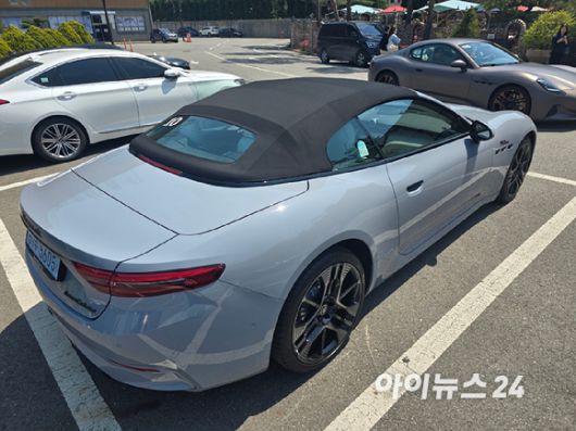 마세라티 '그란카브리오 폴고레' 후측면. [사진=김종성 기자]