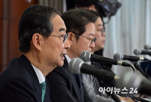 한덕수 무소속 대통령선거 예비후보가 6일 오전 서울 중구 코리아나 호텔에서 열린 관훈토론회에 참석해 기조연설을 하고 있다. [사진=정소희 기자]
