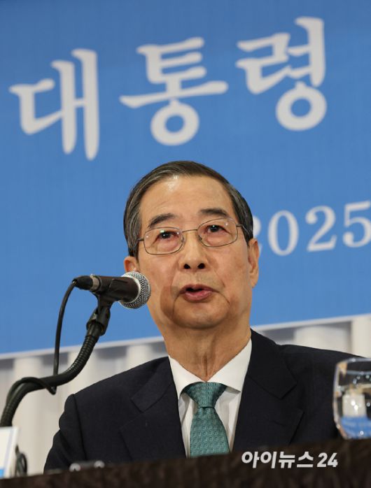 한덕수 무소속 대통령선거 예비후보가 6일 오전 서울 중구 코리아나 호텔에서 열린 관훈토론회에 참석해 기조연설을 하고 있다. [사진=정소희 기자]