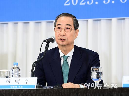 한덕수 무소속 대통령선거 예비후보가 6일 오전 서울 중구 코리아나 호텔에서 열린 관훈토론회에 참석해 기조연설을 하고 있다. [사진=정소희 기자]