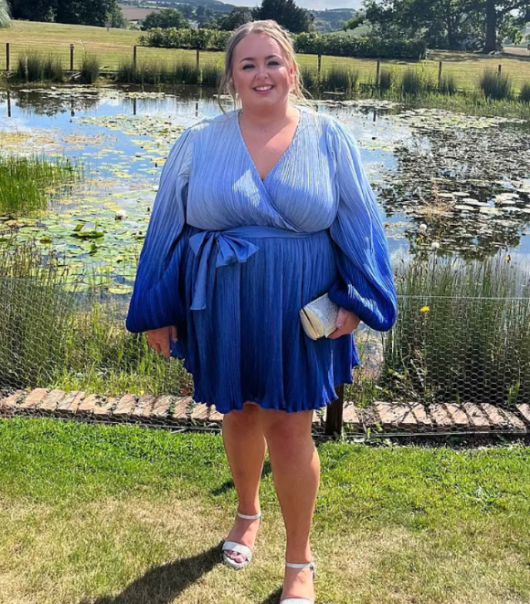 극단적인 식단이나 약물 등에 집착하지 않고 60㎏을 감량한 한 여성의 다이어트 법이 공개됐다. 사진은 감량 전 멜로디 벅. [사진=데일리메일]