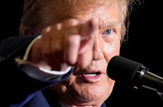 도널드 트럼프 미국 대통령이 이란 제재를 강화함과 동시에 협상의 여지를 내비쳤다. [사진=AP/연합뉴스]