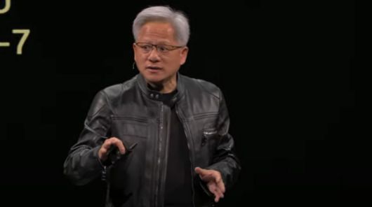 젠슨 황 엔비디아 최고경영자(CEO)가 19일 대만 타이베이에서 개최되는 '컴퓨텍스 2025' 개막전 기조연설을 하고 있다. [사진=엔비디아 유튜브 캡처]