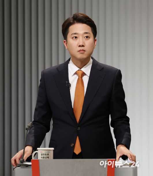 이준석 개혁신당 대선 후보가 23일 서울 영등포구 KBS본관 스튜디오에서 열린 중앙선거방송토론위원회 주관 제21대 대통령선거 2차 후보자토론회에서 발언하고 있다. [사진=국회사진기자단]