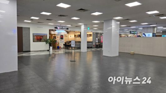 홈플러스 잠실점 1층 공간 일부가 비워져 있는 모습. 2025.5.22 [사진=진광찬 기자]