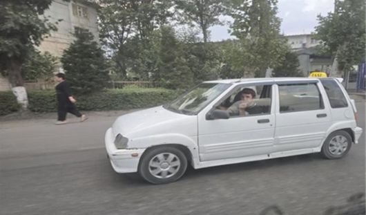 오쉬 시가지의 티코 택시. [사진=윤영선]