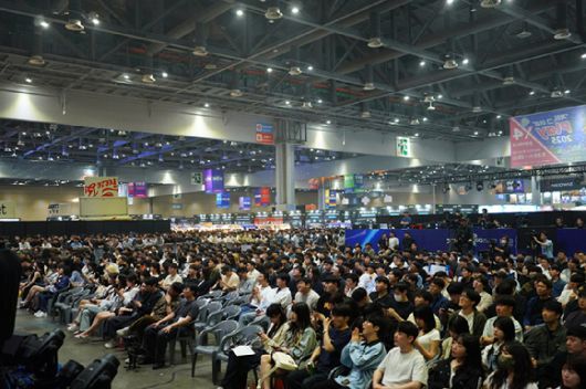 ASL 시즌19 결승을 보기 위해 몰려든 관람객들. [사진=SOOP]